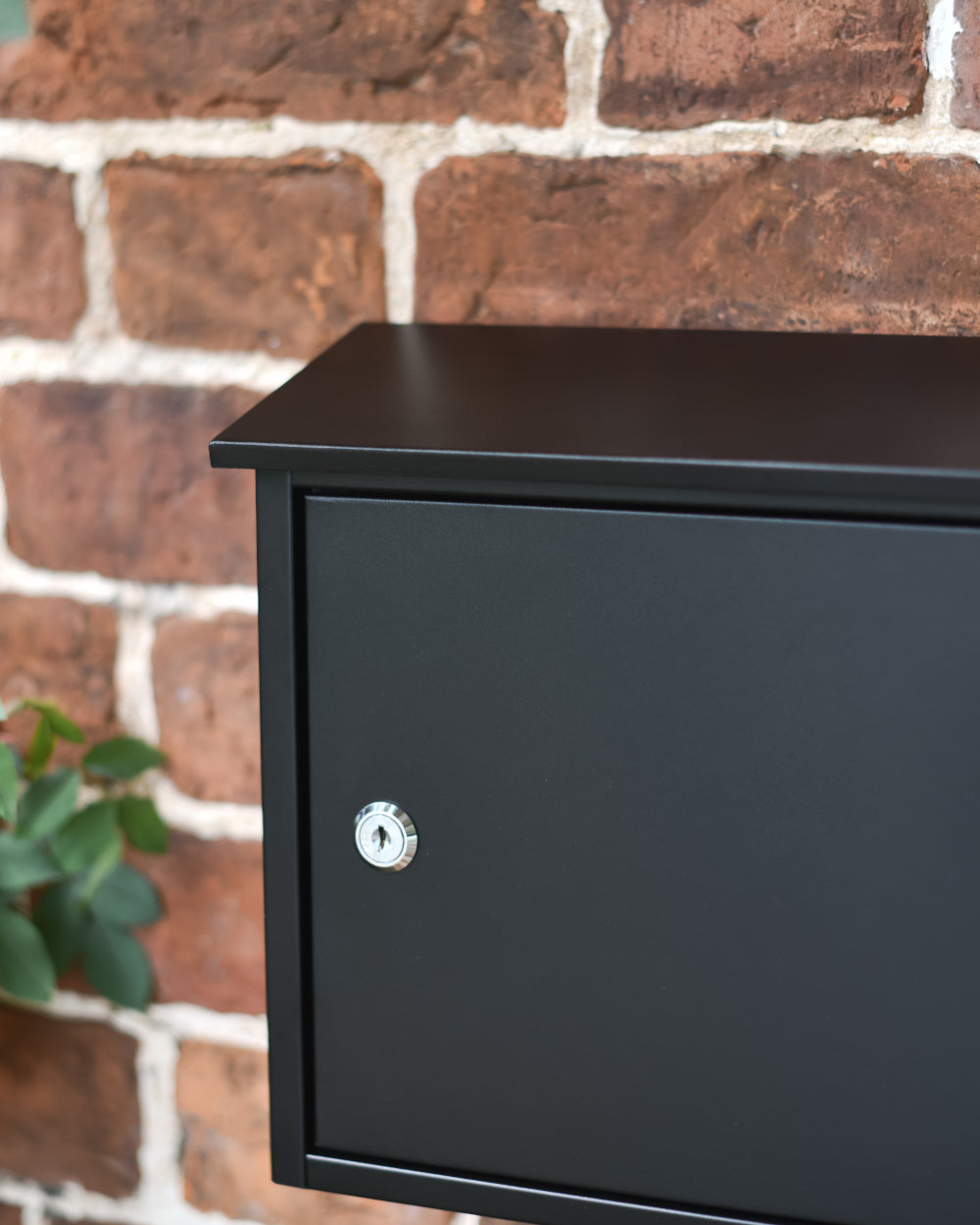 Lockable mail box