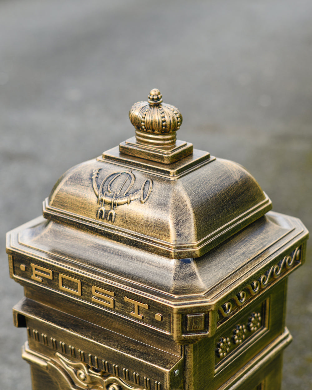 Crown topper on letter box