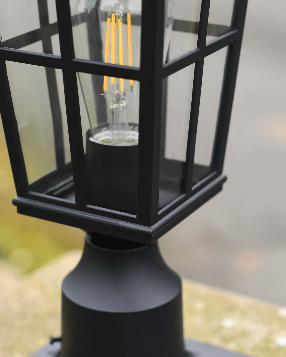 Traditional pillar light 