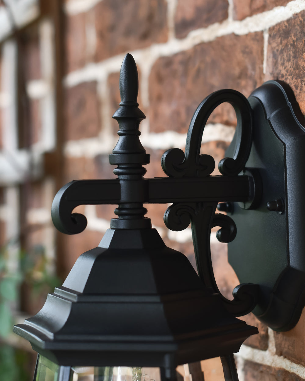 Traditional wall light 