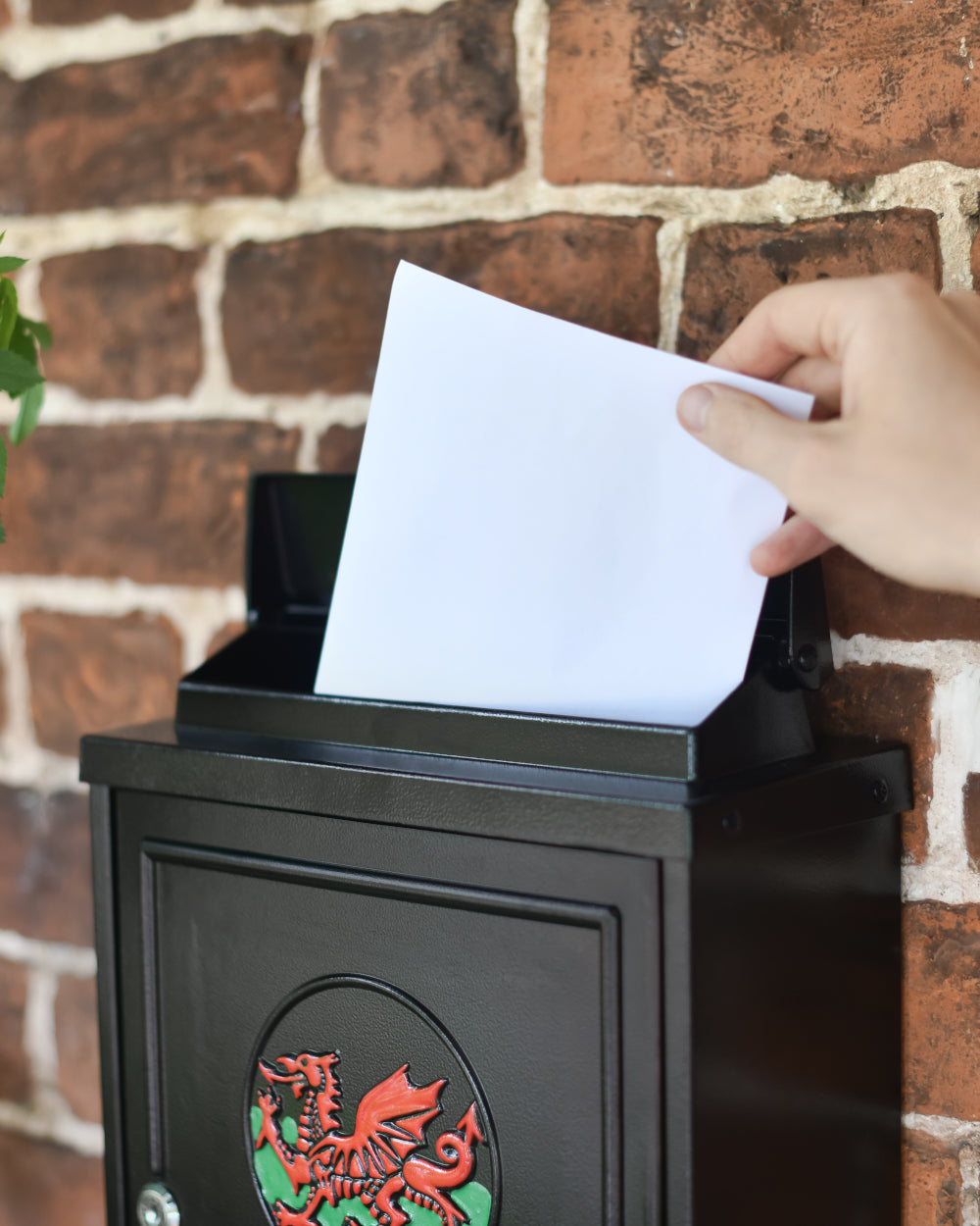 Heavy-duty post box 