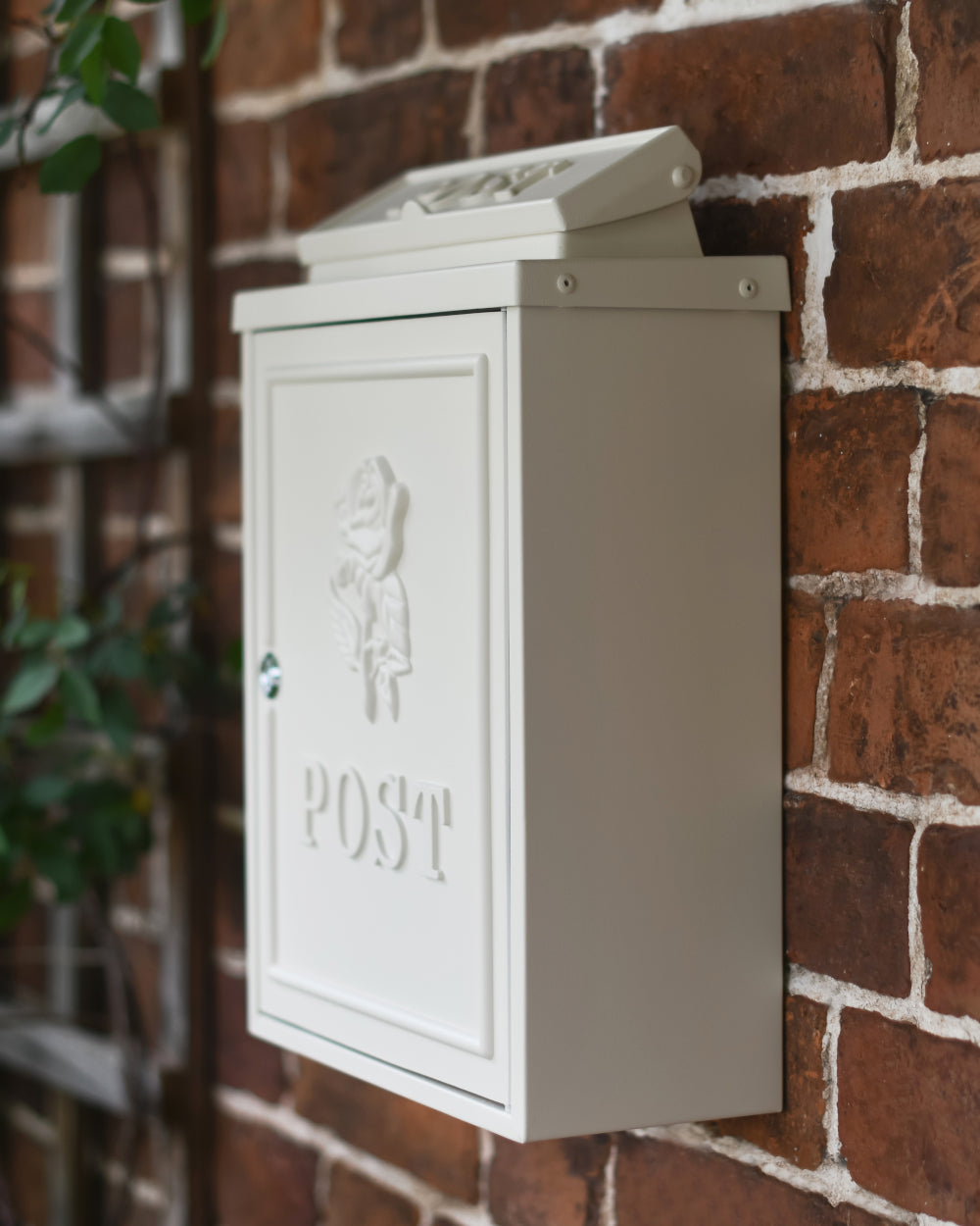 Heavy-duty post box 