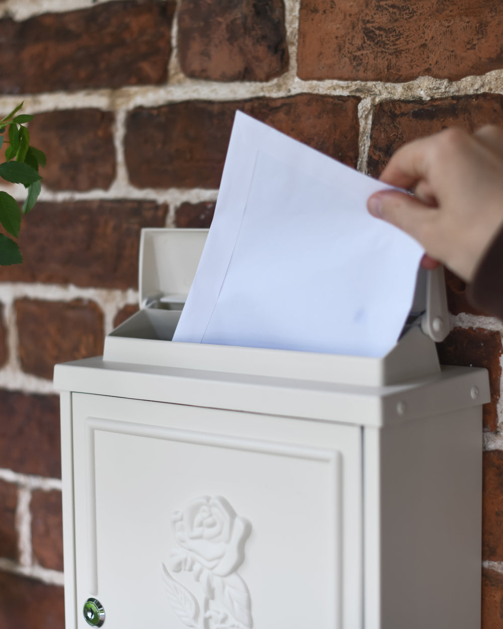 Sizeable letter flap
