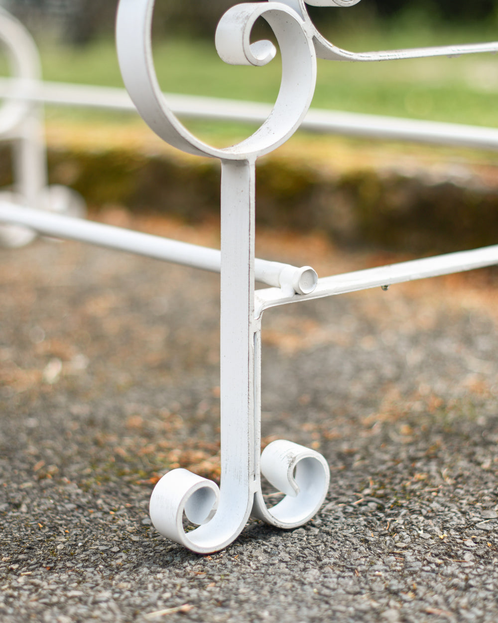 Rolled bench feet