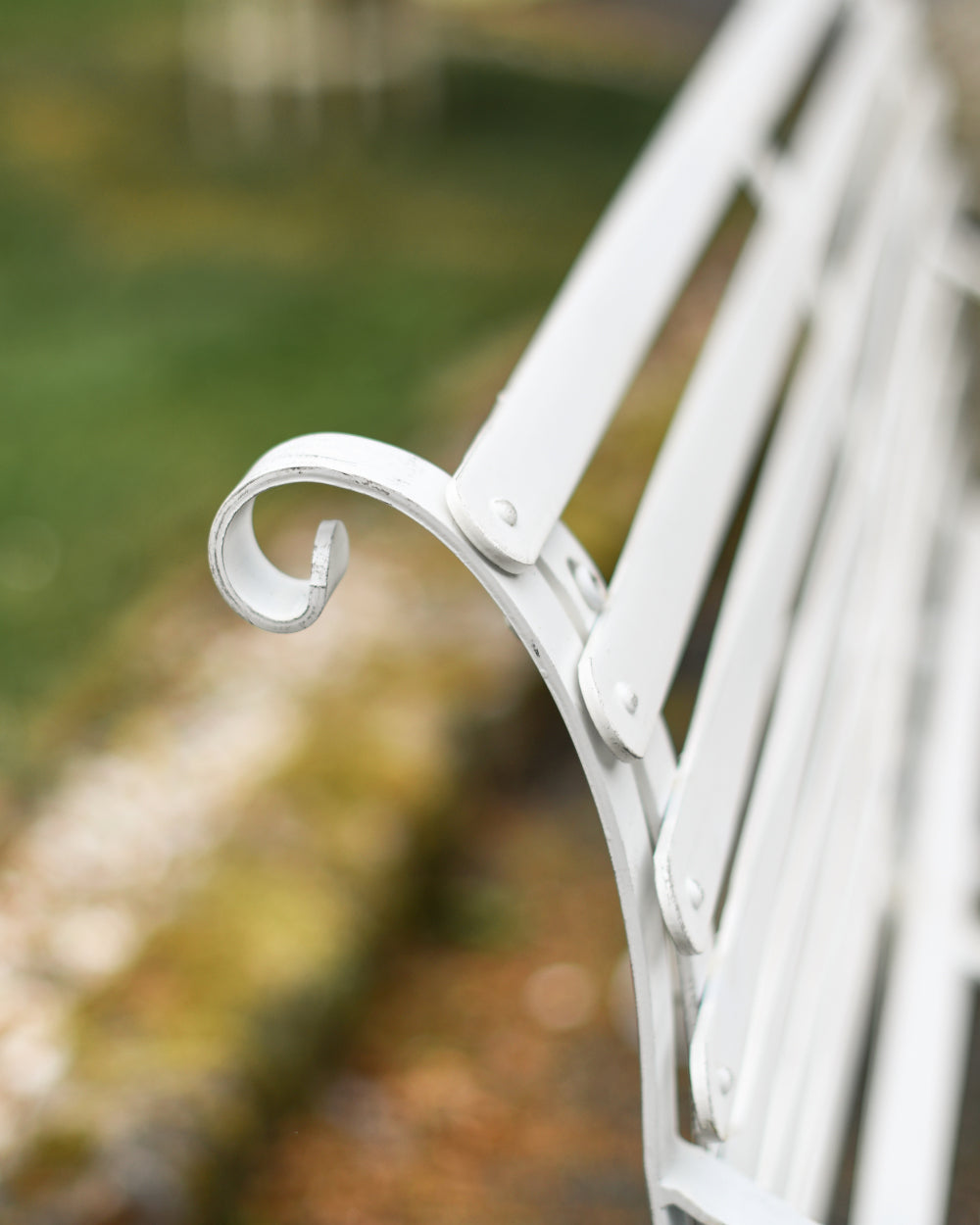 Arched bench heads in cream 
