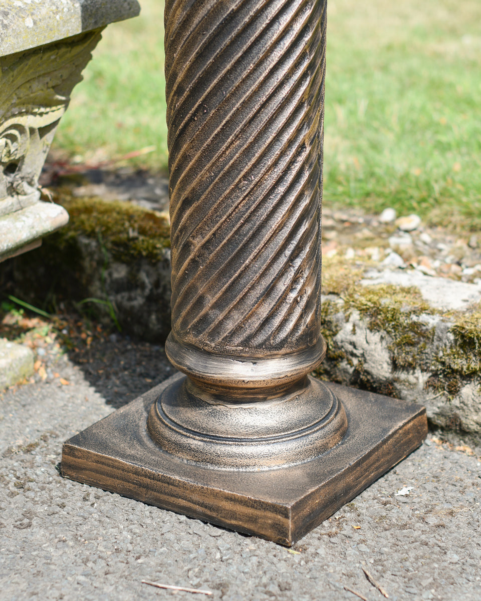 Magnified view of the pillar base