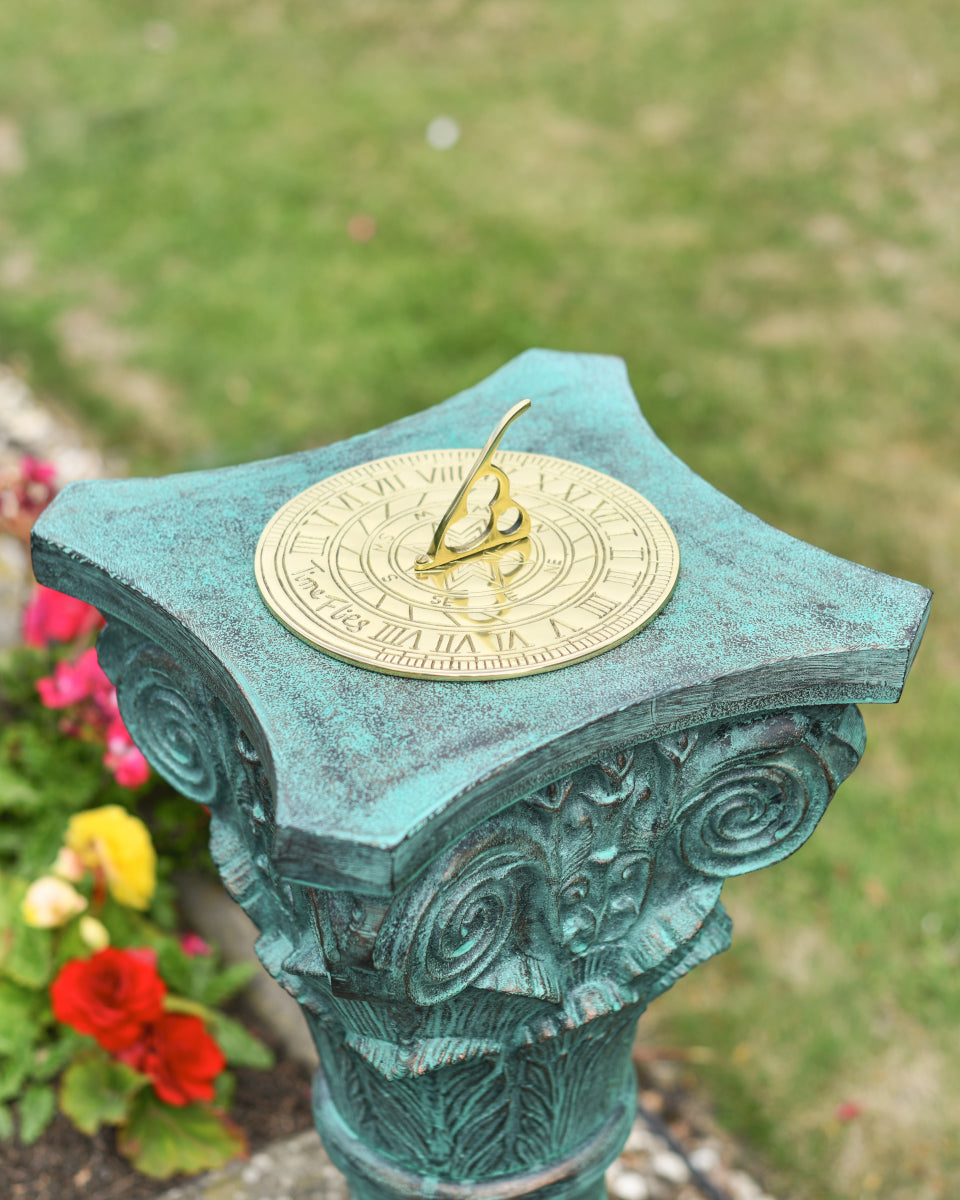 Close up of pillar apex