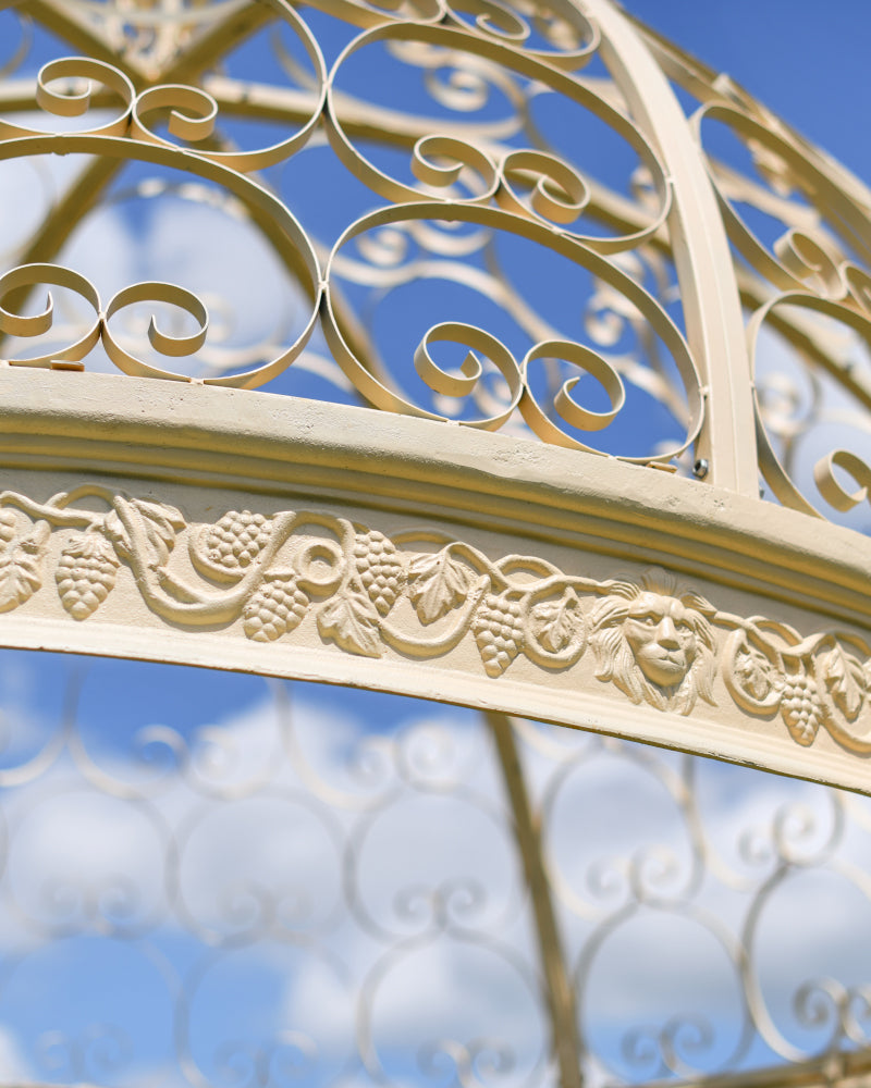 Close up of the emboosed regal edges
