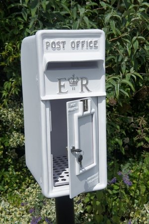 Traditional outdoor er post box