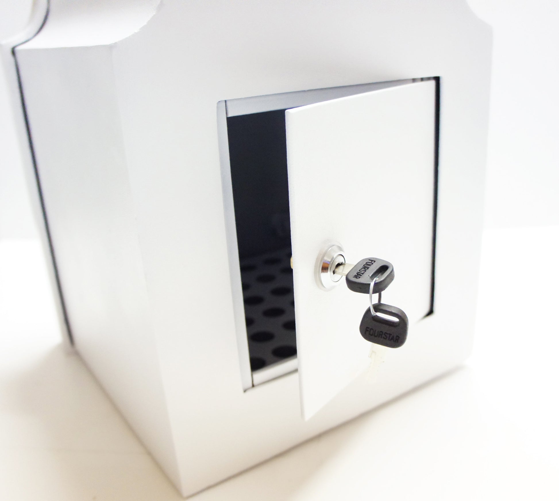 finschester locking rear door