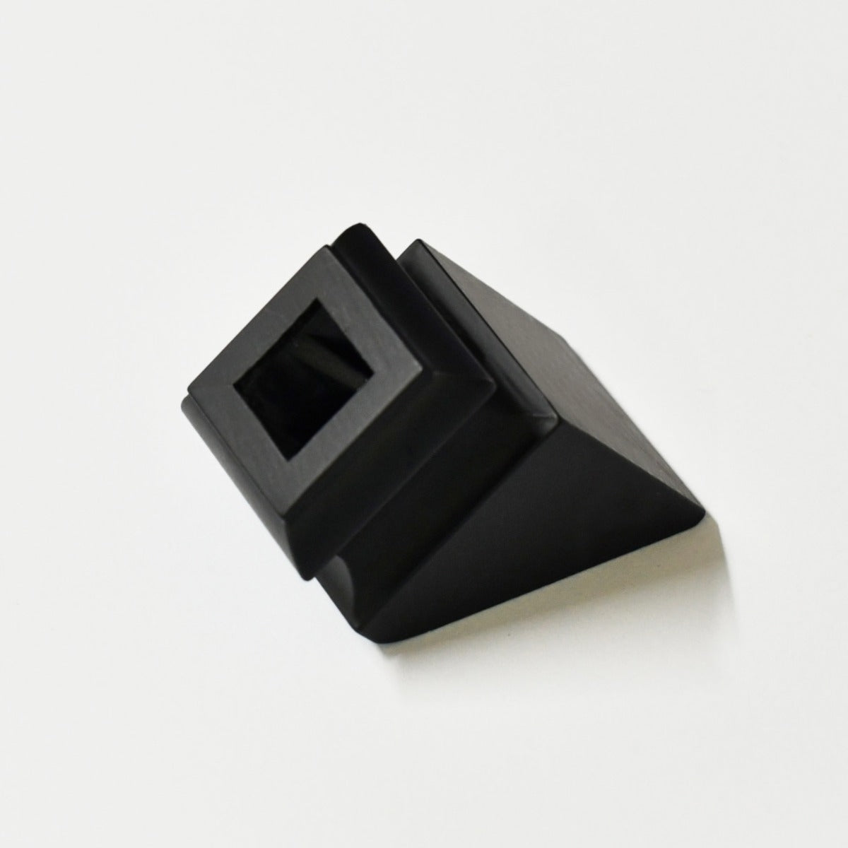 Close-Up of Fixed Angle Rake Bracket