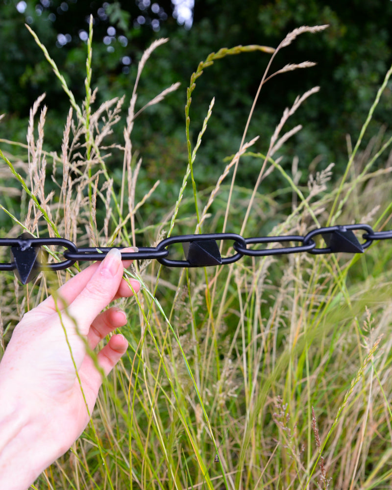 Close up of the every other spiked chain