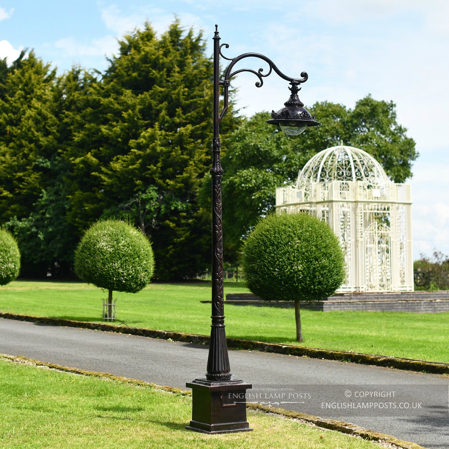 Gothic Style Cast Iron Lamp Post Set In Brown Brown Finish