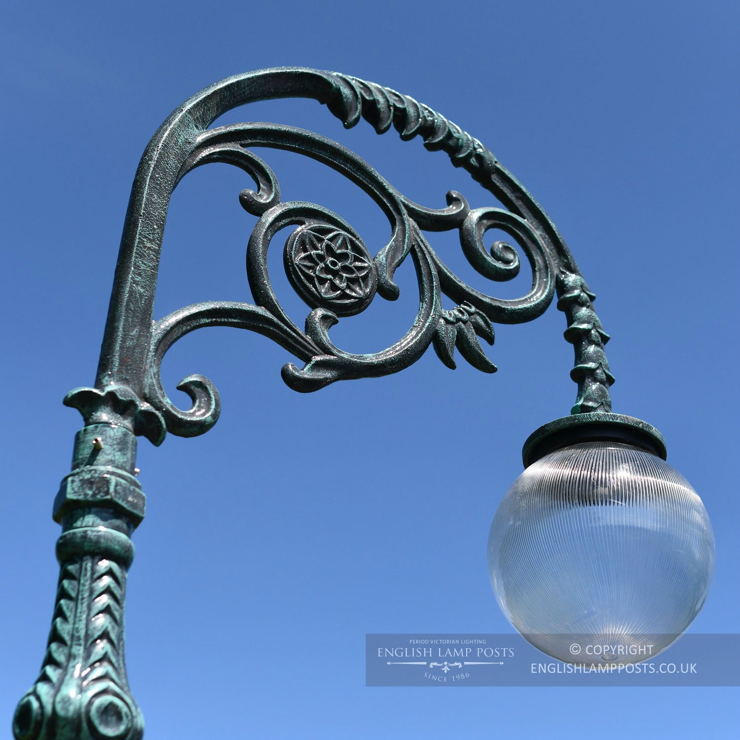 Gothic Style Cast Iron Lamp Post Swan Neck Bracket