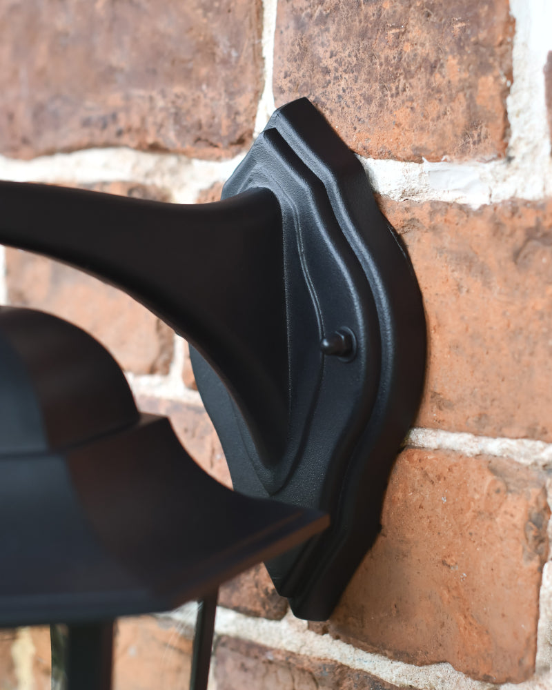 The garden wall light black backplate 