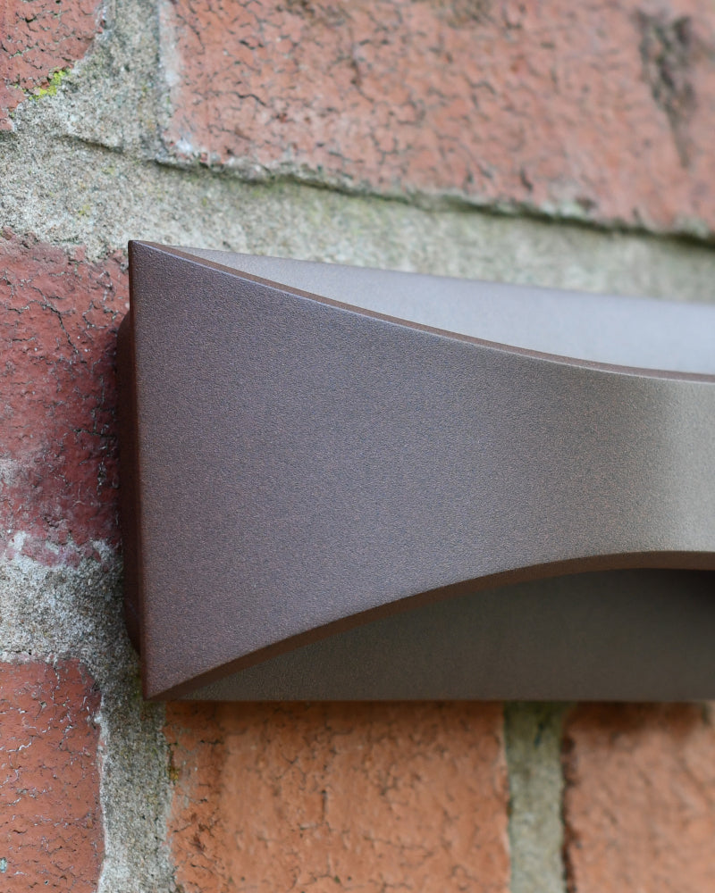 Close up of the brushed bonze frame 