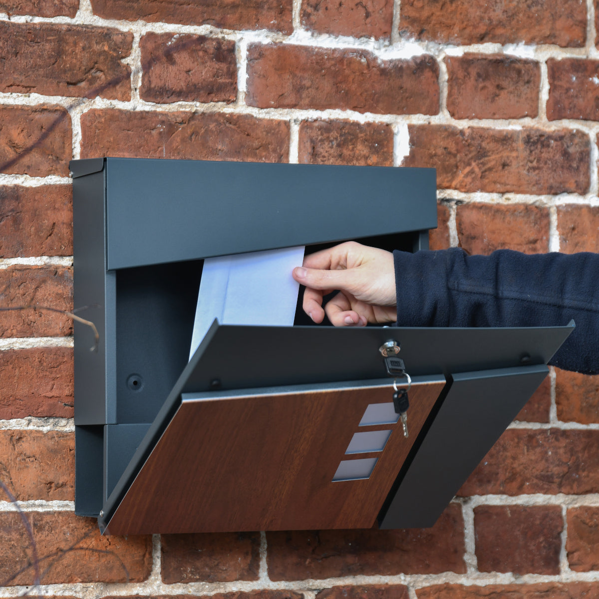 View of the mail retrieval process