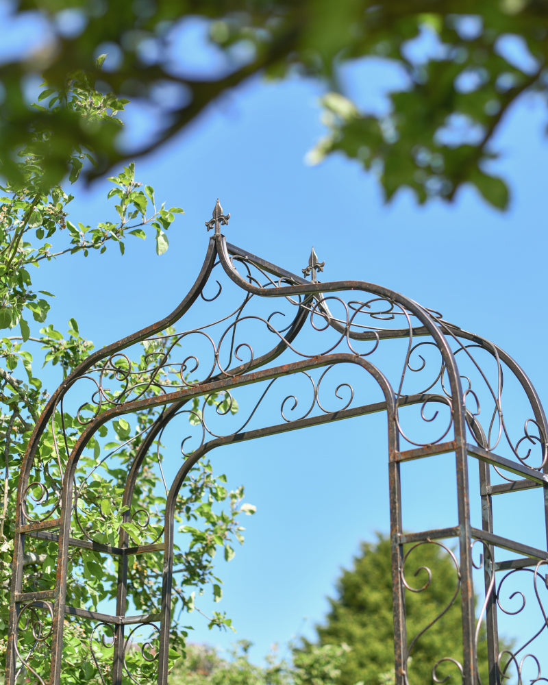 Side profile of the Gothic rose arch