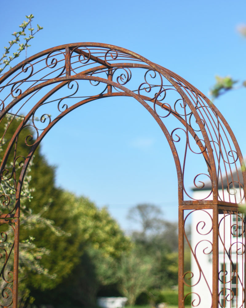 Close up of the rustic garden rose arch apex