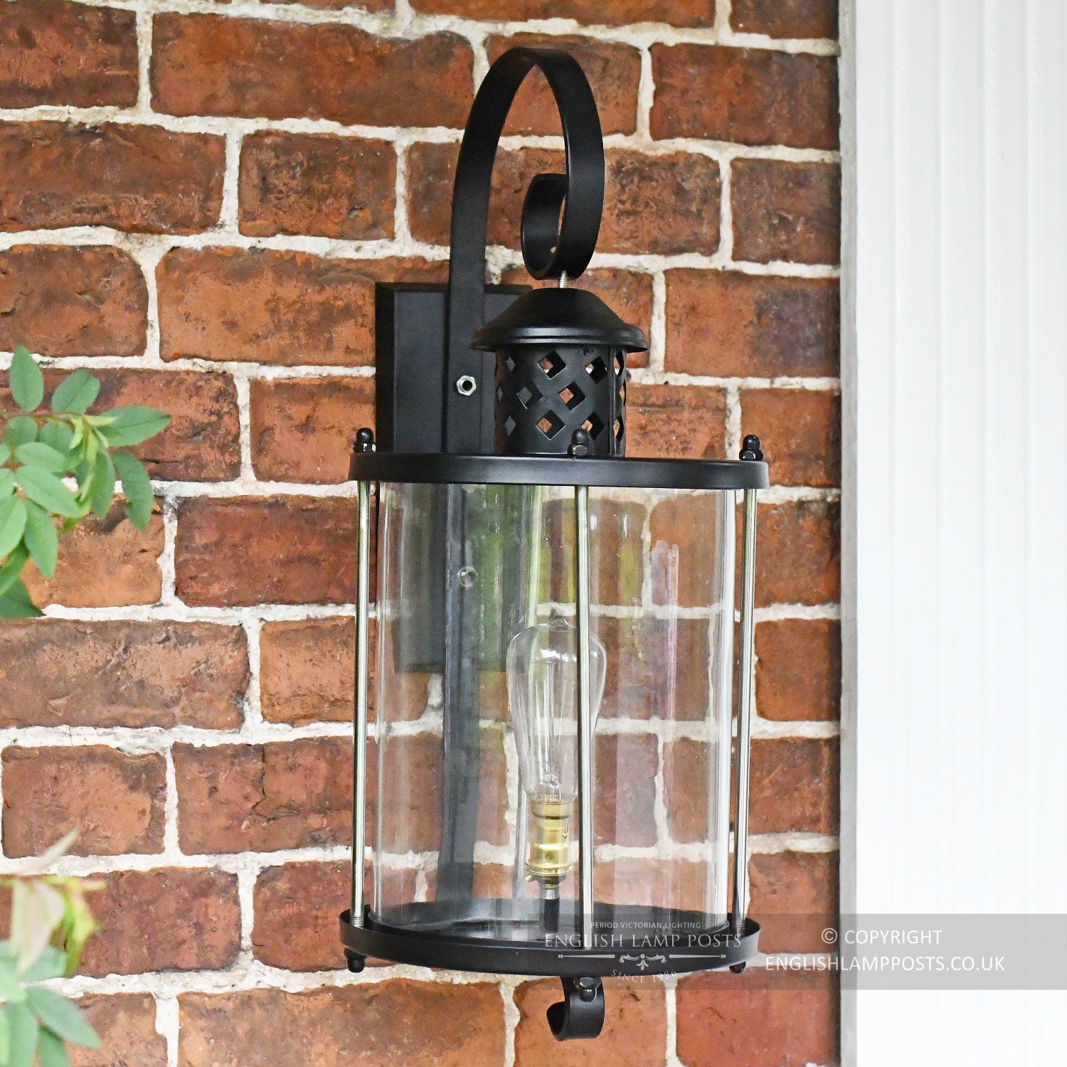 Hanging Black Flush Wall Lantern With B22 Bulb Holder