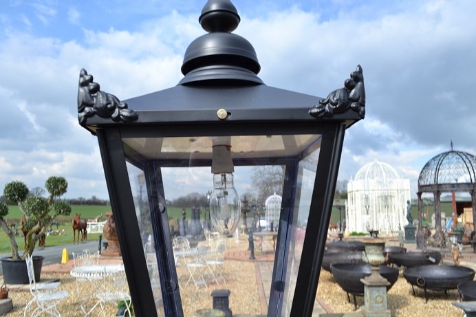 Hanging Metal Halide Bulb in Victorian Lantern