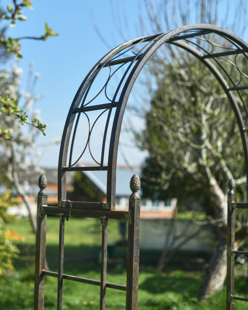 Close up of the lacquered rose arch