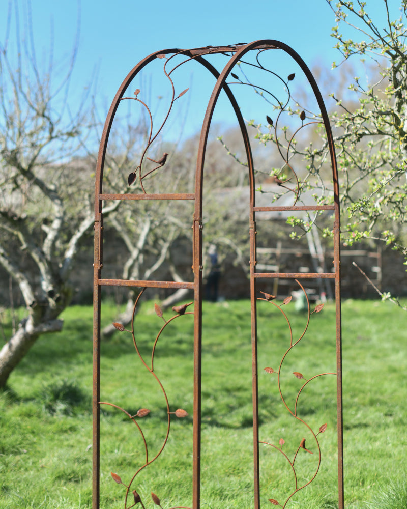 Side profile of the rustic rose arch