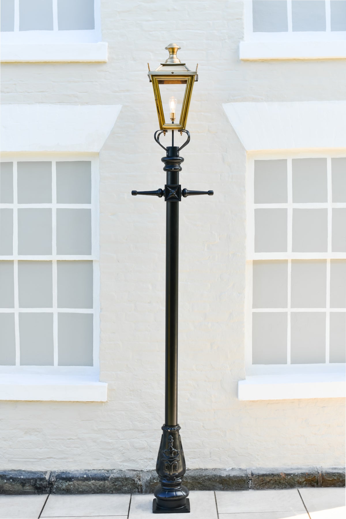 View of the 3.25m 'Dorchester' lamp post