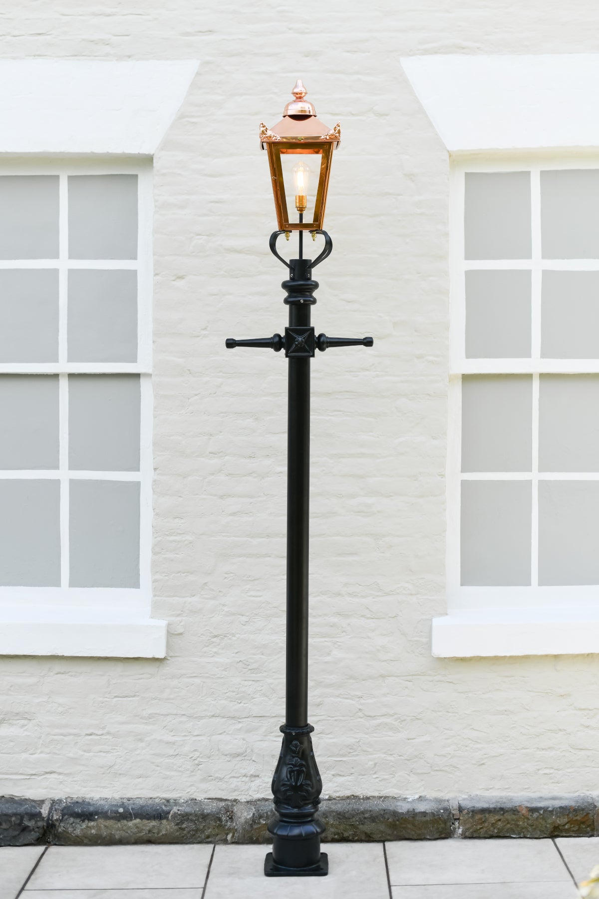 Head on view of the 'Frederick' Copper Victorian Lamp Post 