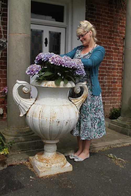 Heavy Duty Cast Iron Clemintine Urn