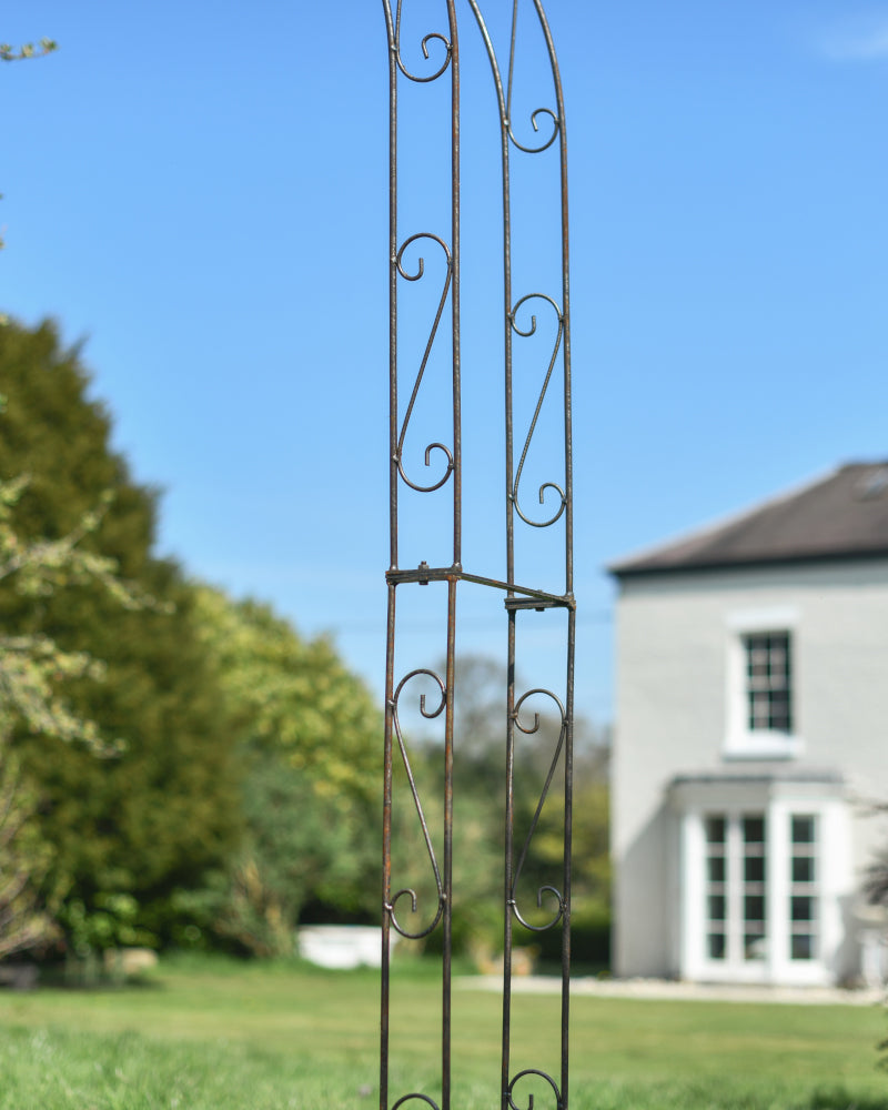 Zoomed in view of ornate perimeter 