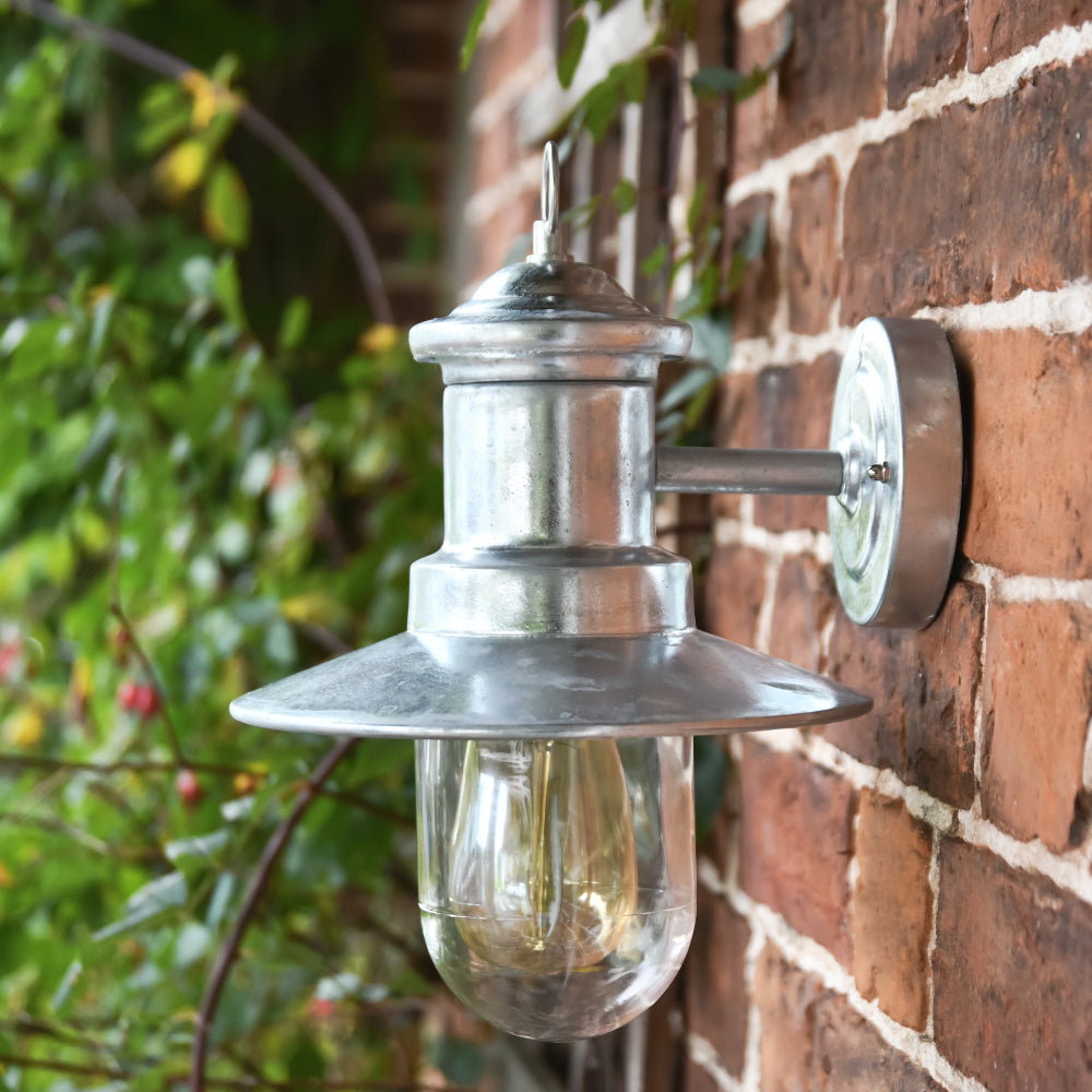 Side profile of the 'Helsfell' wall light