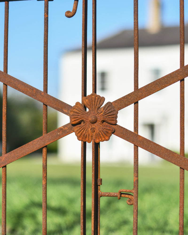 Close up of the floral motif on the gate 