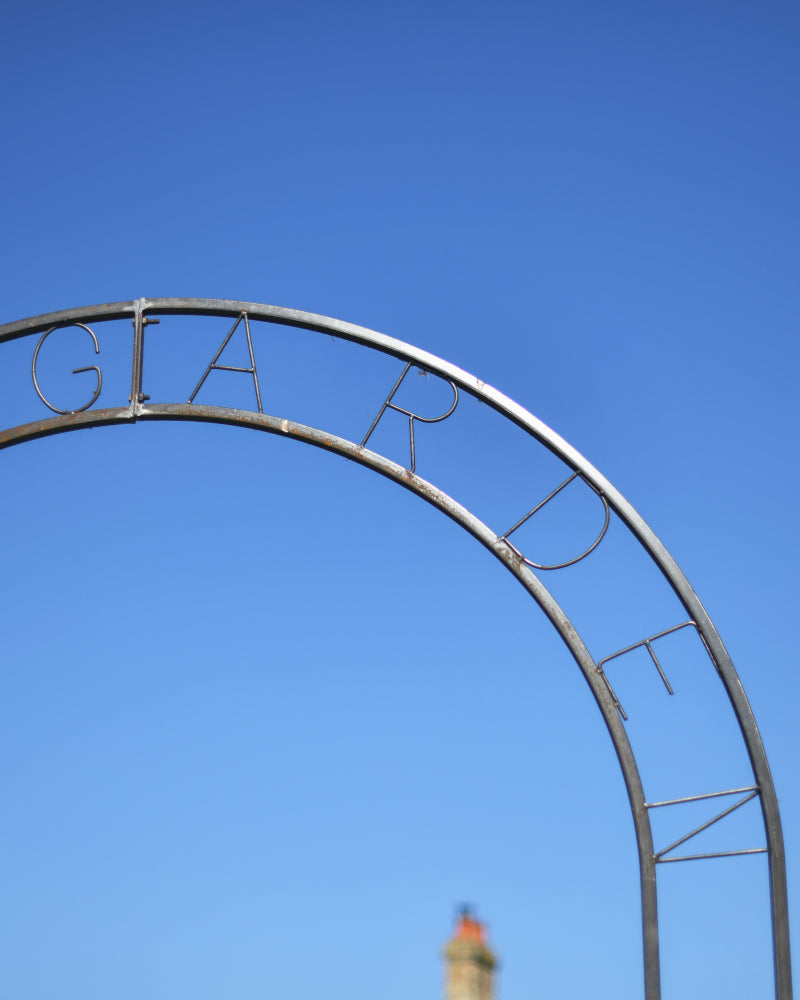 Zoomed in view of the lacquered 'Garden' lettering at the apex
