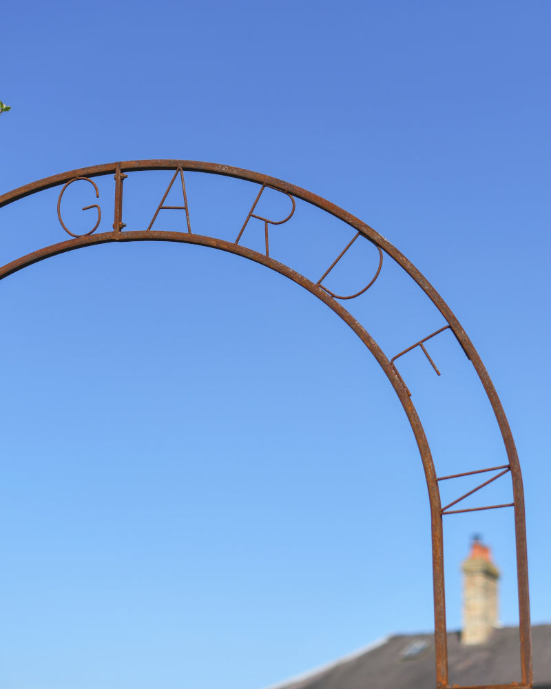 Close up of the wording of 'Garden' on the apex 