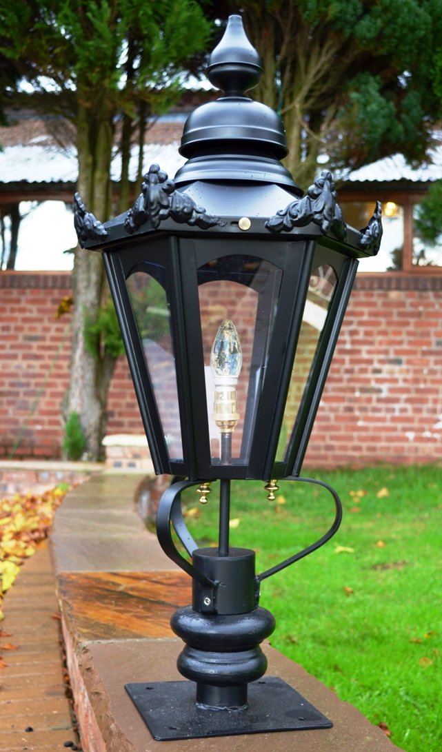 Hexagonal Pillar light on driveway wall