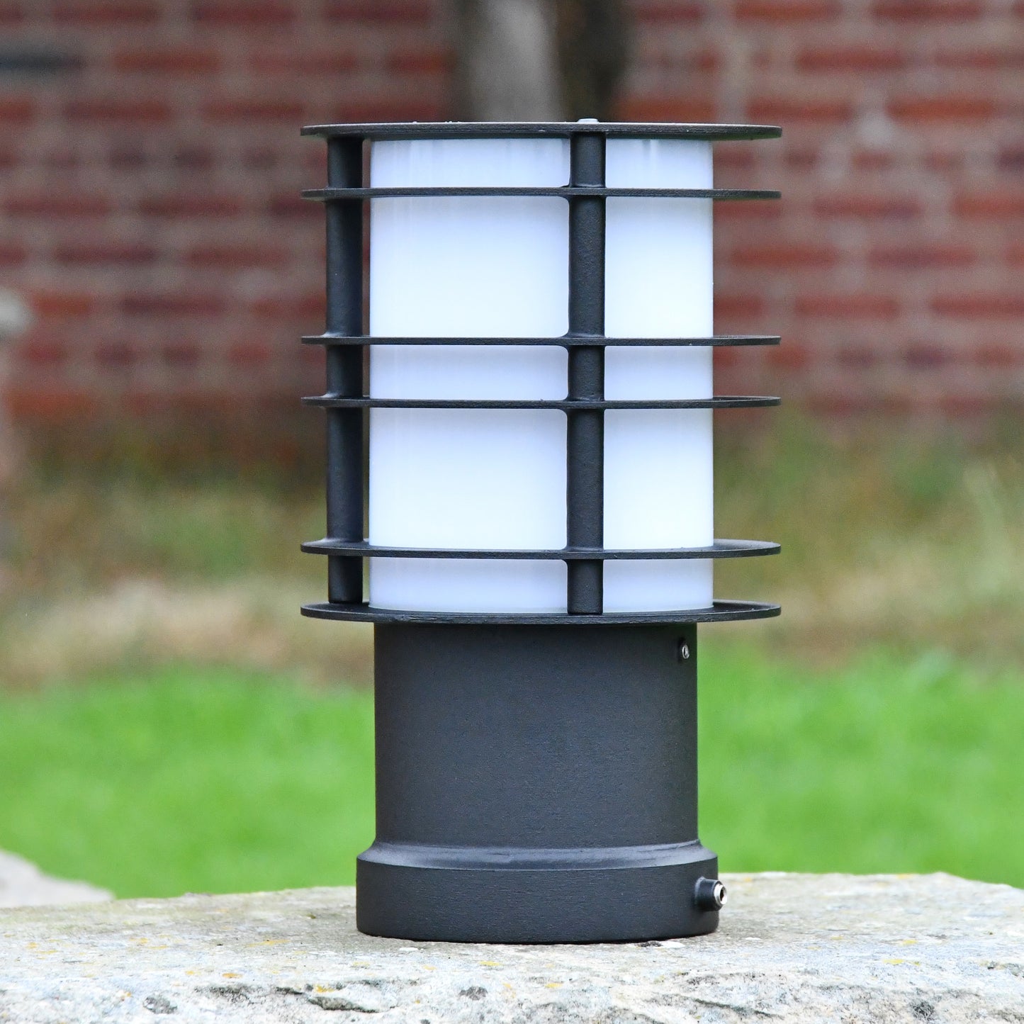 Head on view of the modern pillar light