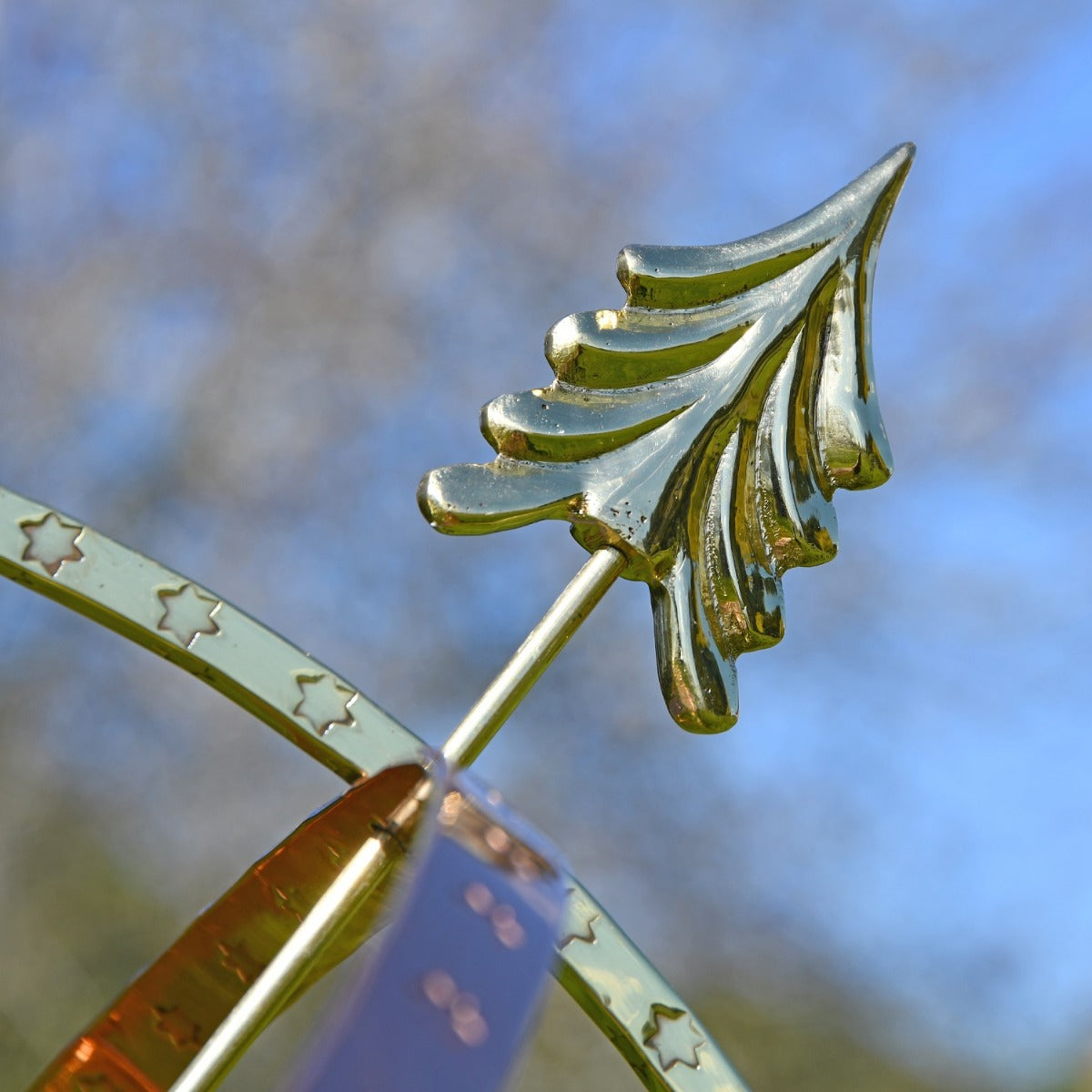 Close up of brass fletched arrow design 