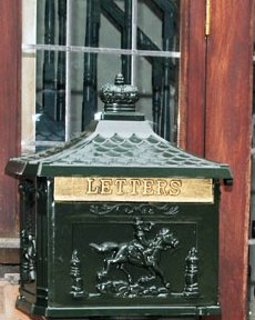 The Huntley Post Box on Stand - Green
