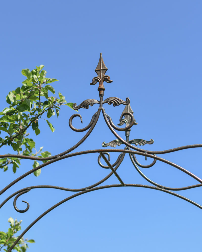 Close up of the regal finial