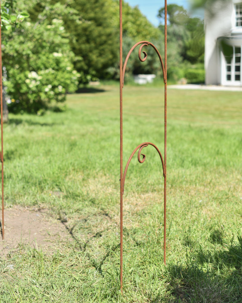 Side profile of the rose arch base