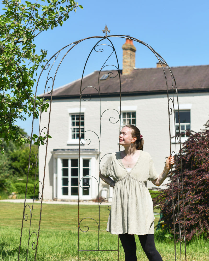 Life size scale of the 'Isel' lacquered gazebo 