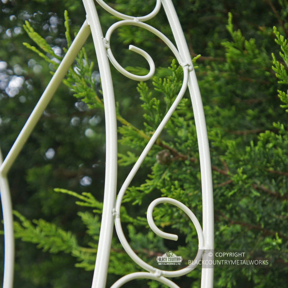 Close up of the scrollwork 
