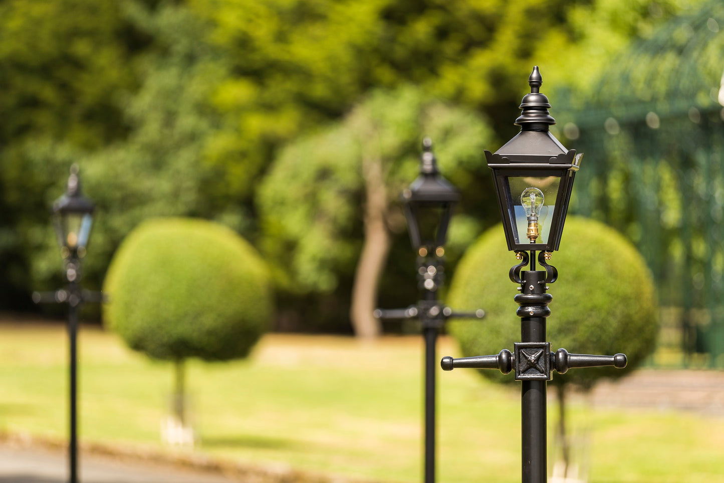 Kensington Garden Lamp Post In Black