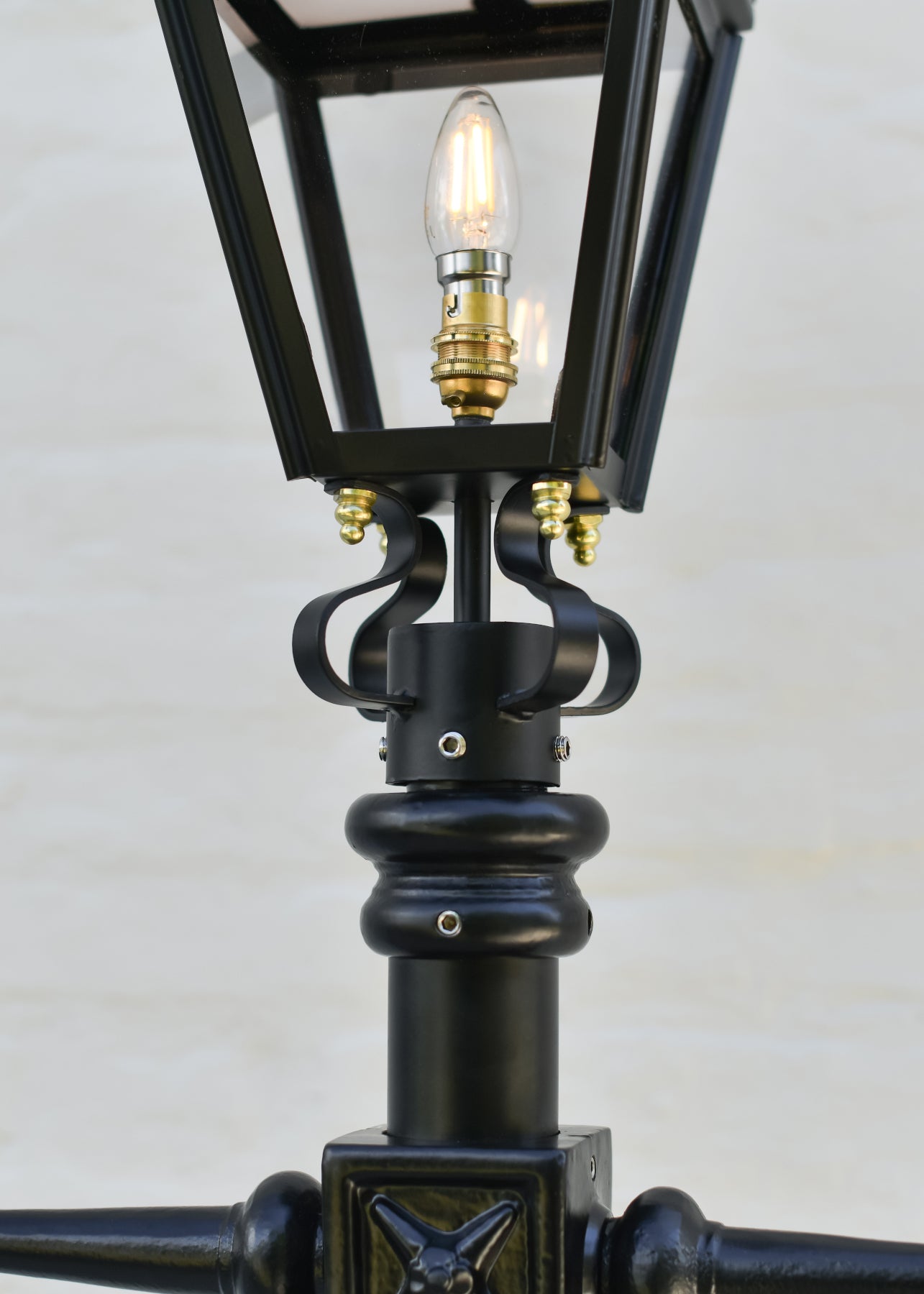 Kensington Lamp Post 2.25m Close Up