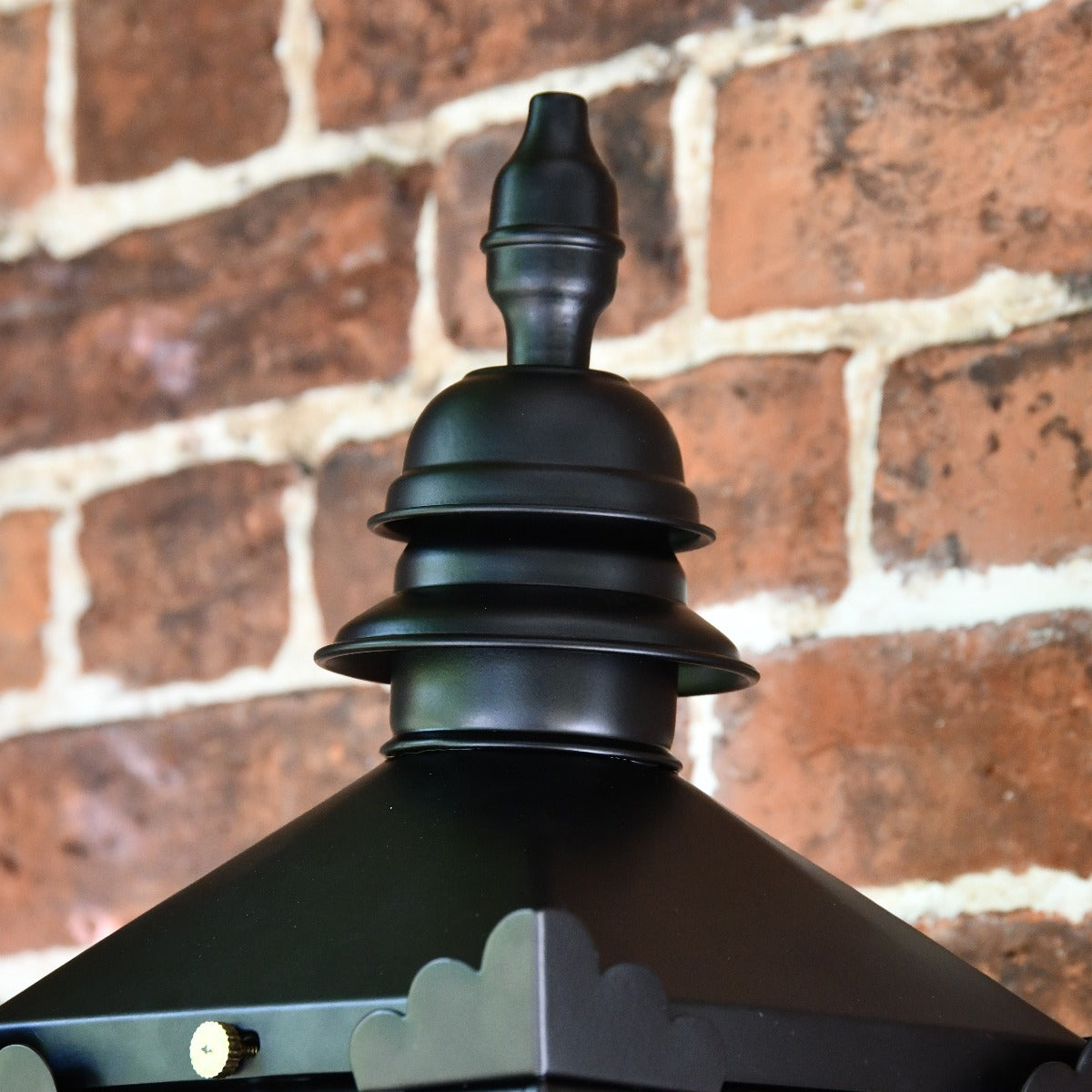 Kensington Wall Light with Upgraded Royale Bracket Close Up
