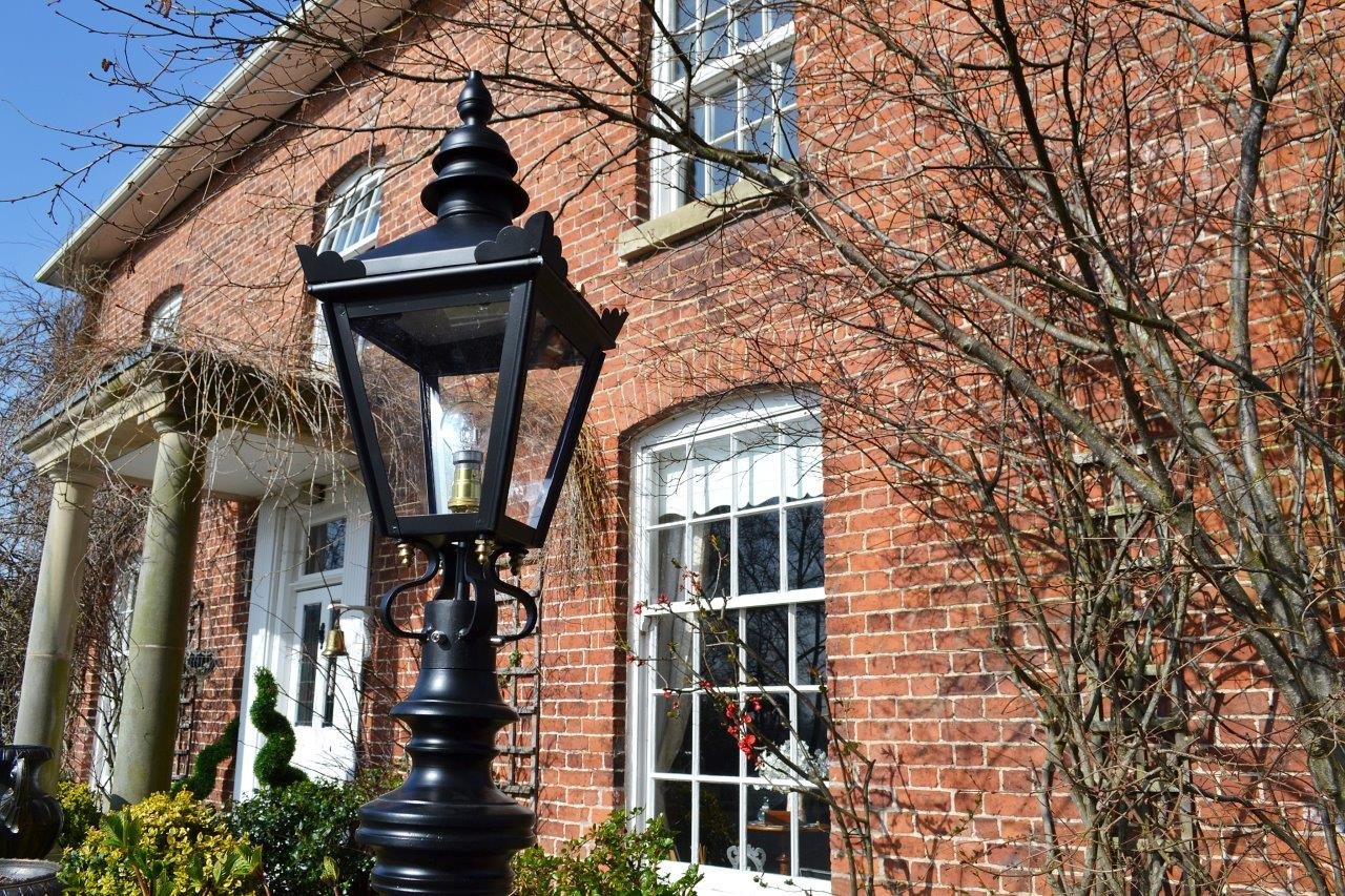 Close up of the Deluxe Fluted Barley Twist 1.7m Post lantern head
