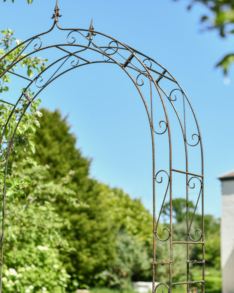 Side profile of the 'Langdale' garden arch