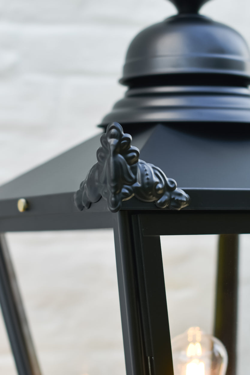 Close up of the embossed finial