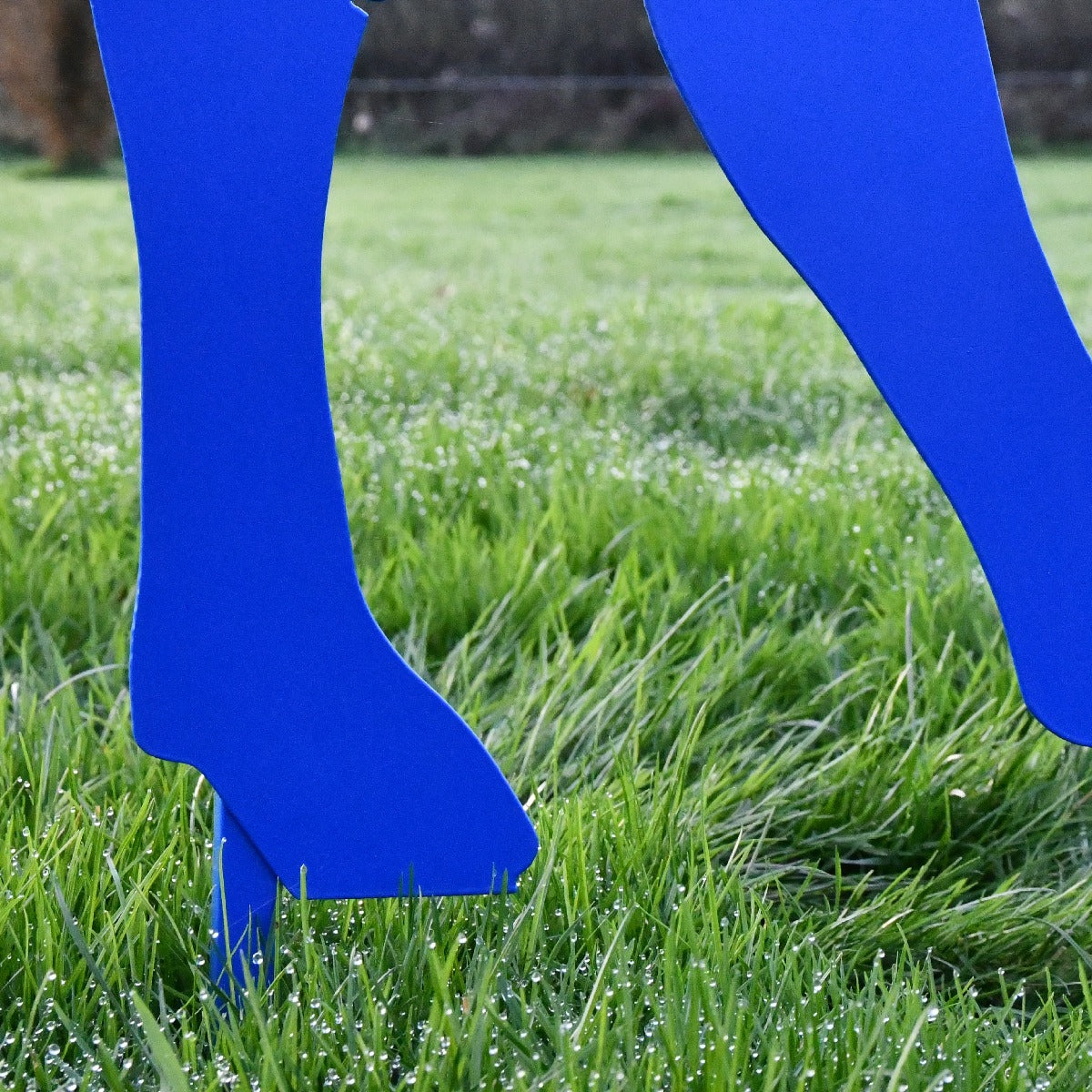 Feeding Ewe Sheep Garden Sheet Steel Silhouette In Blue